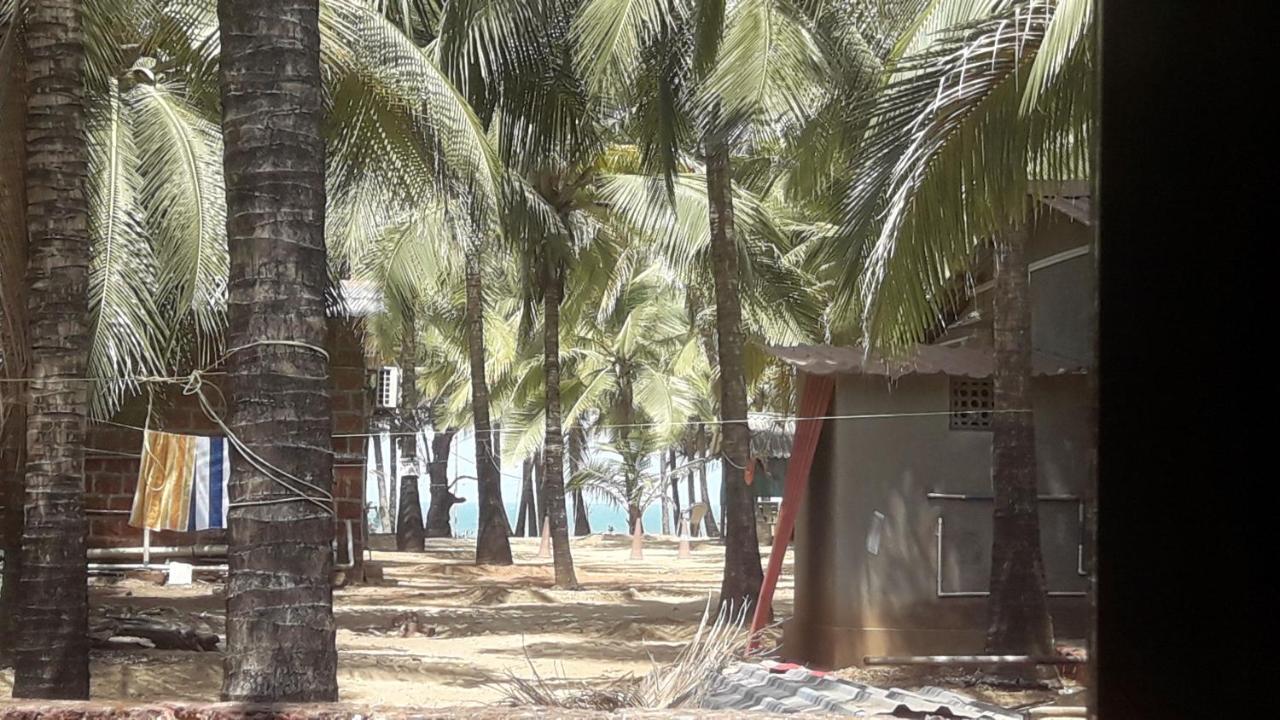 Chintamani Beach House Hotel Mālvan Kültér fotó