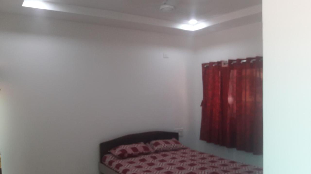 Chintamani Beach House Hotel Mālvan Kültér fotó