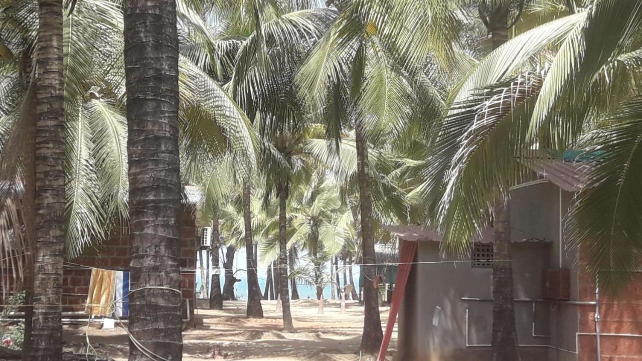 Chintamani Beach House Hotel Mālvan Kültér fotó